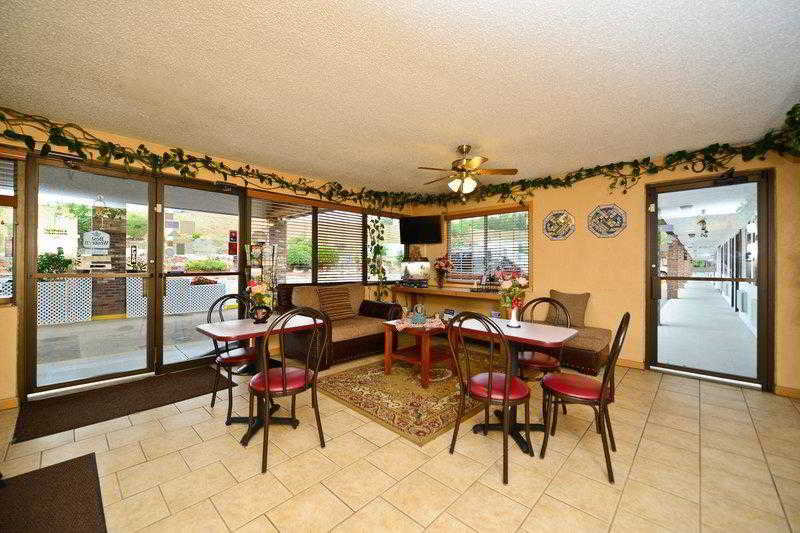 Village Inn of Hardy - photo 3