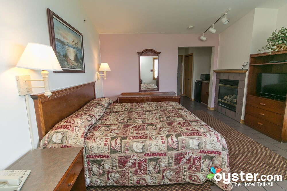 Lake Bluff Inn and Suites - photo 18