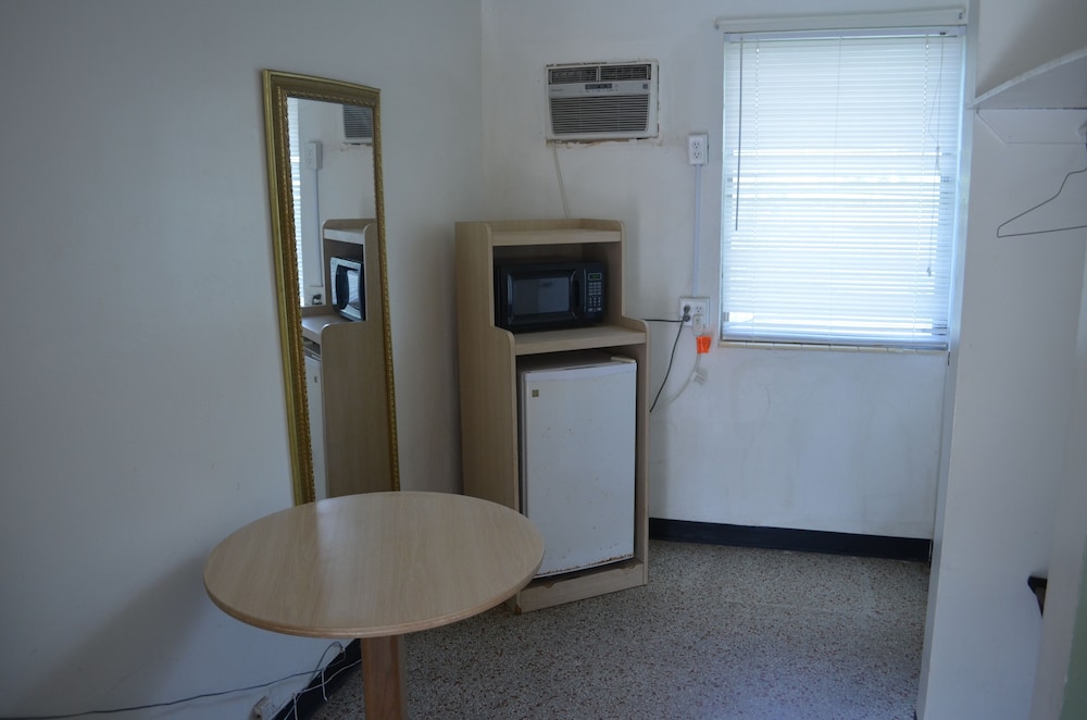 Economy Lodge - photo 12