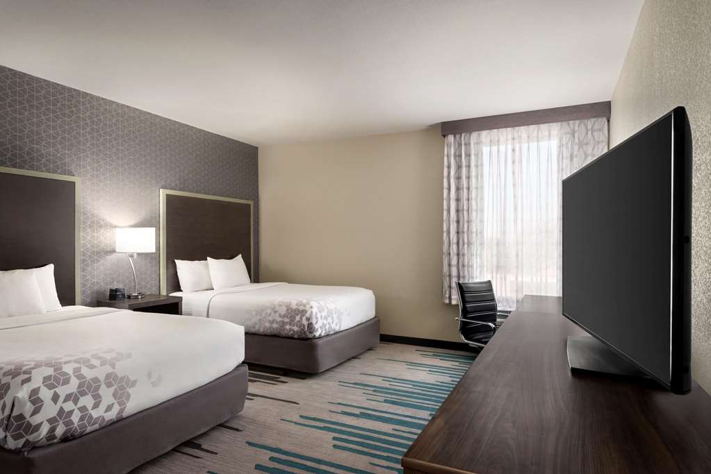 La Quinta Inn & Suites by Wyndham Clovis CA - photo 6