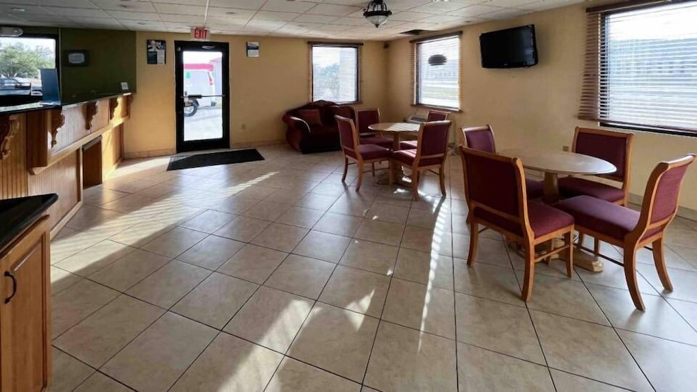 Motel 6 Abbeville AL - photo 5