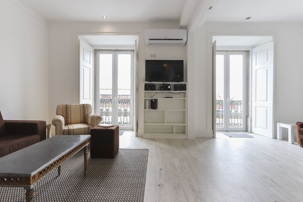 Santos River View by Homing — 4-Star Luxury Hotel in Lisbon, Portugal