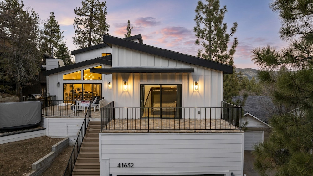 Skyline Summit Lodge — 4-Star Luxury Hotel in Big Bear Lake, United States