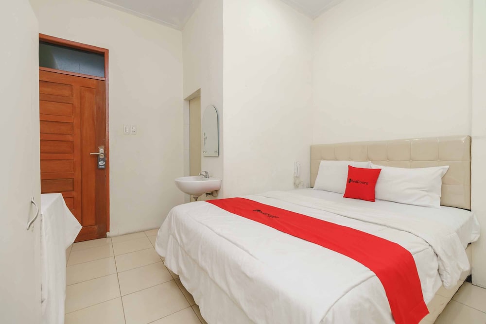 RedDoorz @ Haraito Tarutung — hotel in Tarutung