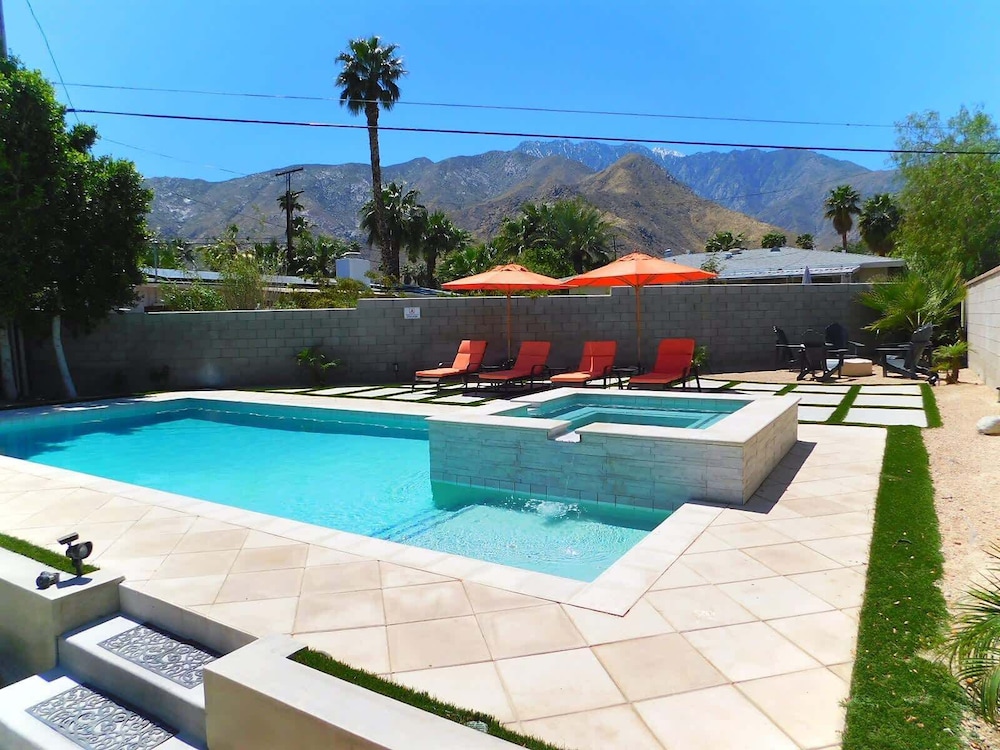 Experience Modern Luxury at Desert Hideaway in Palm Springs, United States