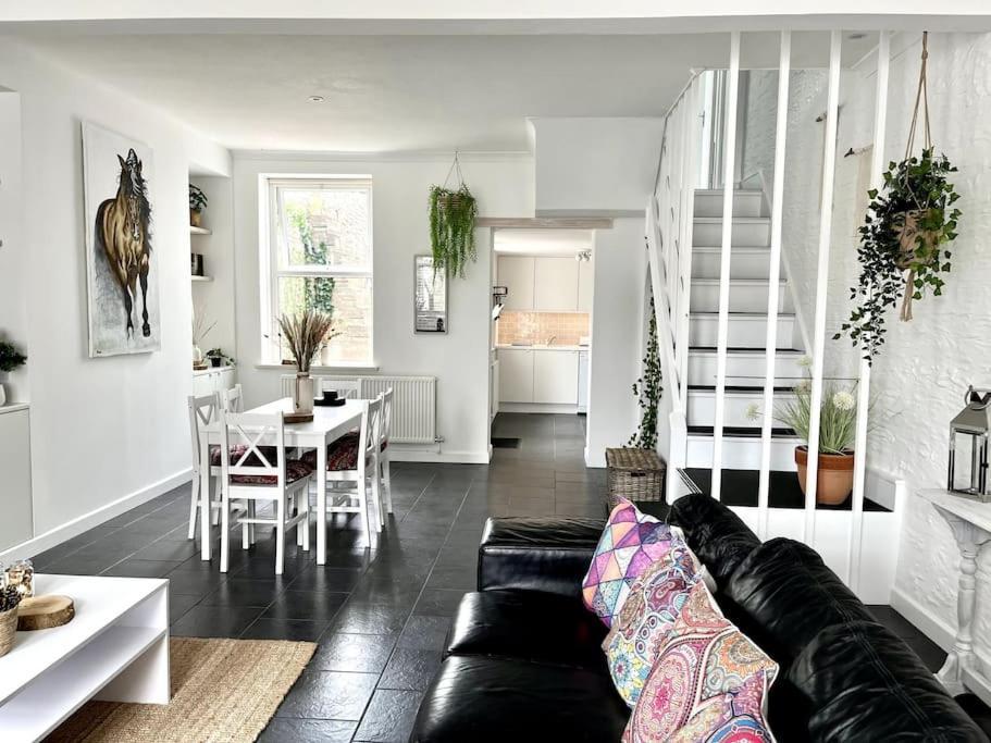 Ty Hapus in Barry, United Kingdom