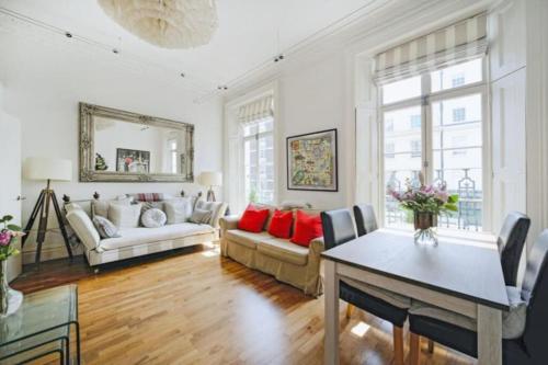Hobart Home spacious 2 bed flat in Pimlico — 4-Star Luxury Hotel in London, United Kingdom