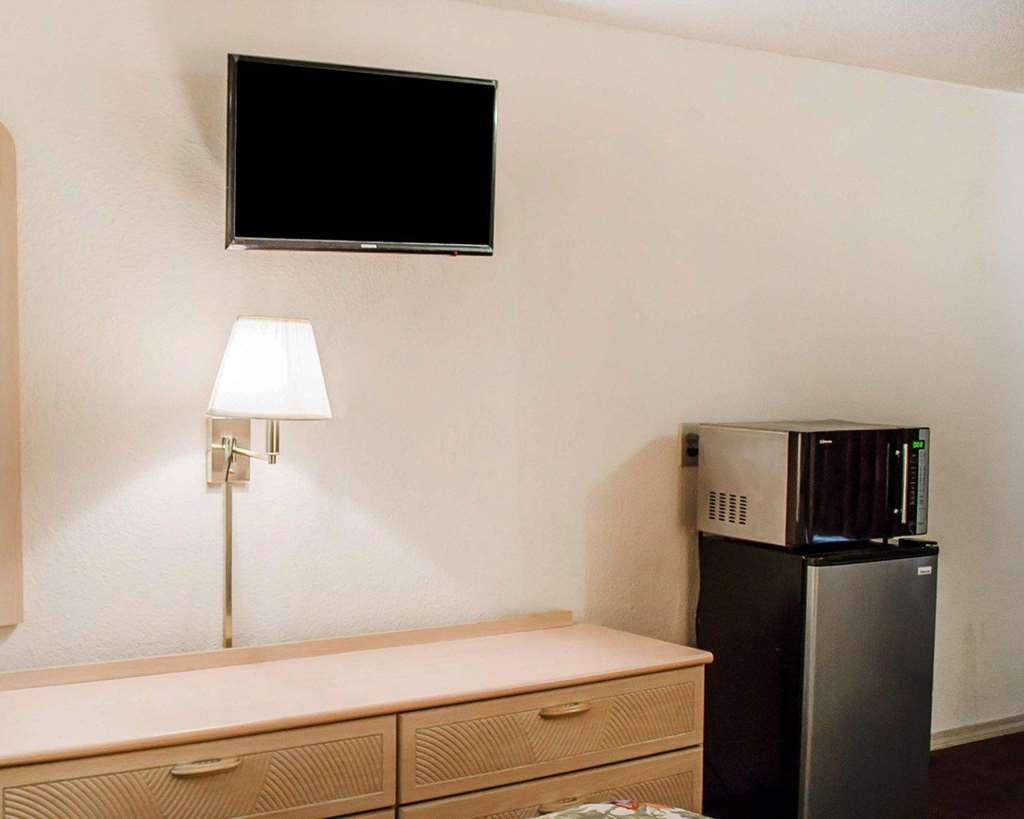 Rodeway Inn Findlay University Area - photo 11