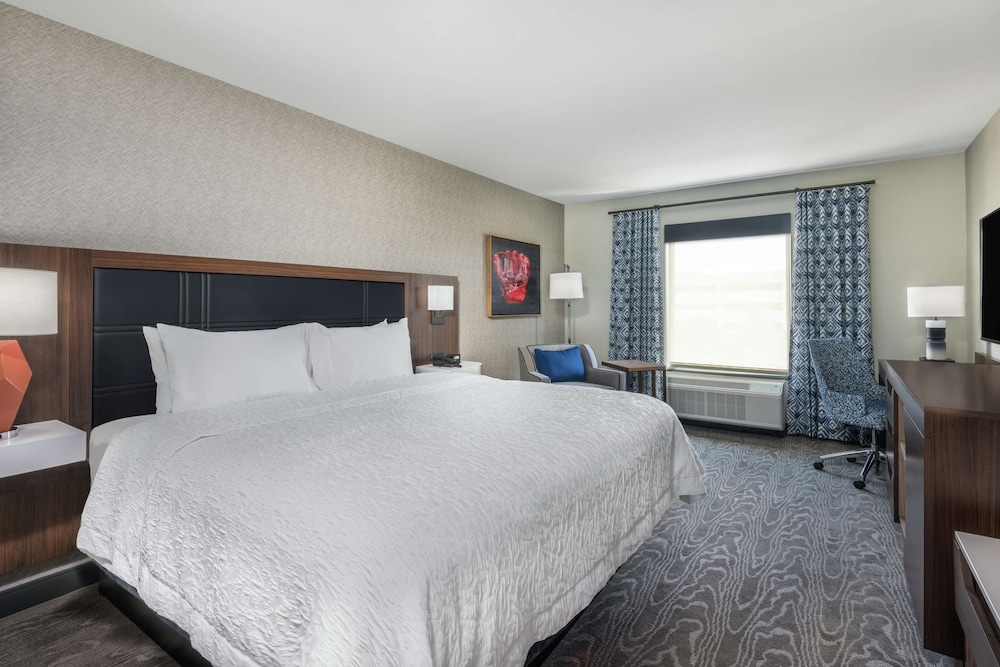 Hampton Inn & Suites Fort Wayne Downtown - photo 15