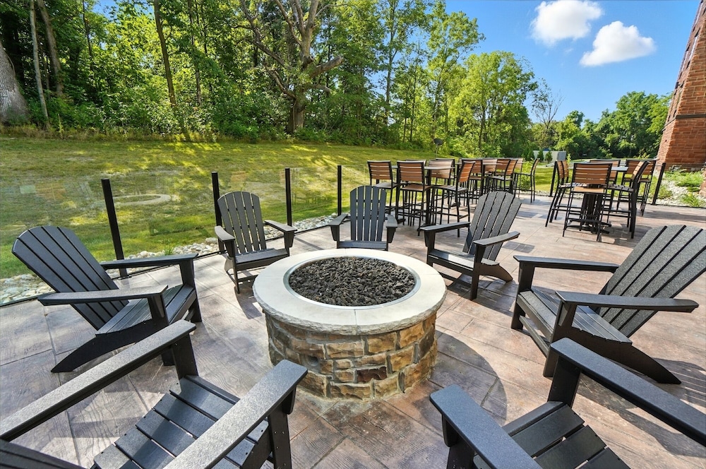 Cobblestone Hotel & Suites Bellefontaine - photo 95