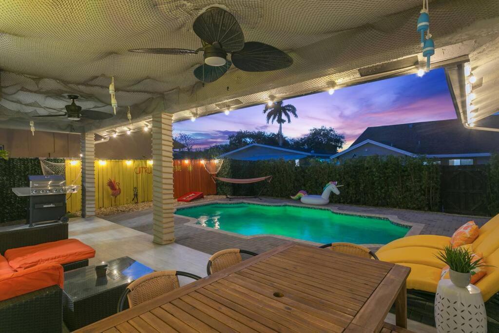 Citrus Sunshine Heated Pool 6 Min To Beach Casino in Dania Beach, United States