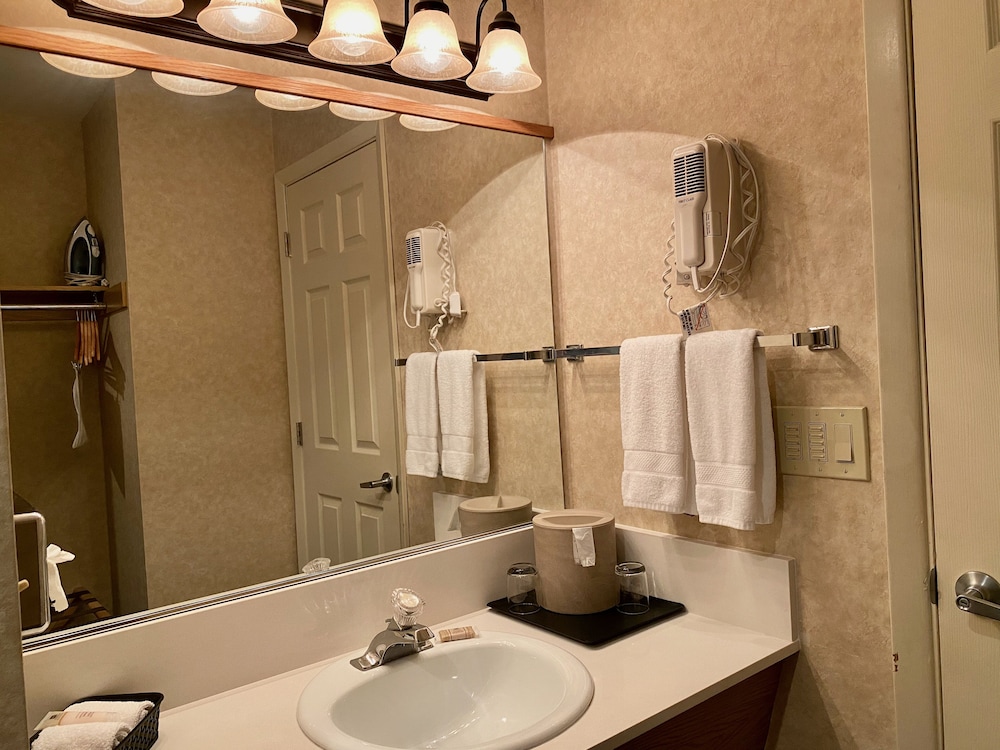 Cousins Country Inn - photo 59