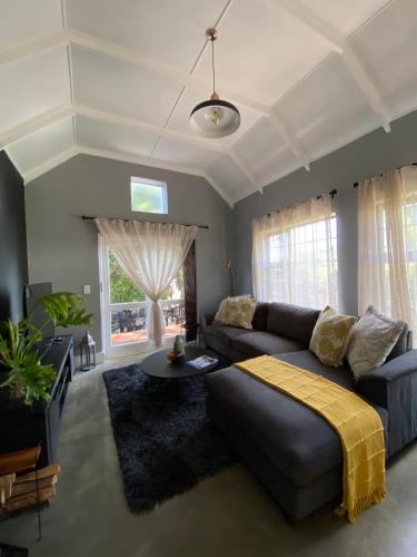 Cosy And Unique Family Retreat in Hout Bay