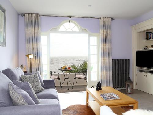 Seashore Apartment — 4-Star Luxury Hotel in Folkestone, United Kingdom