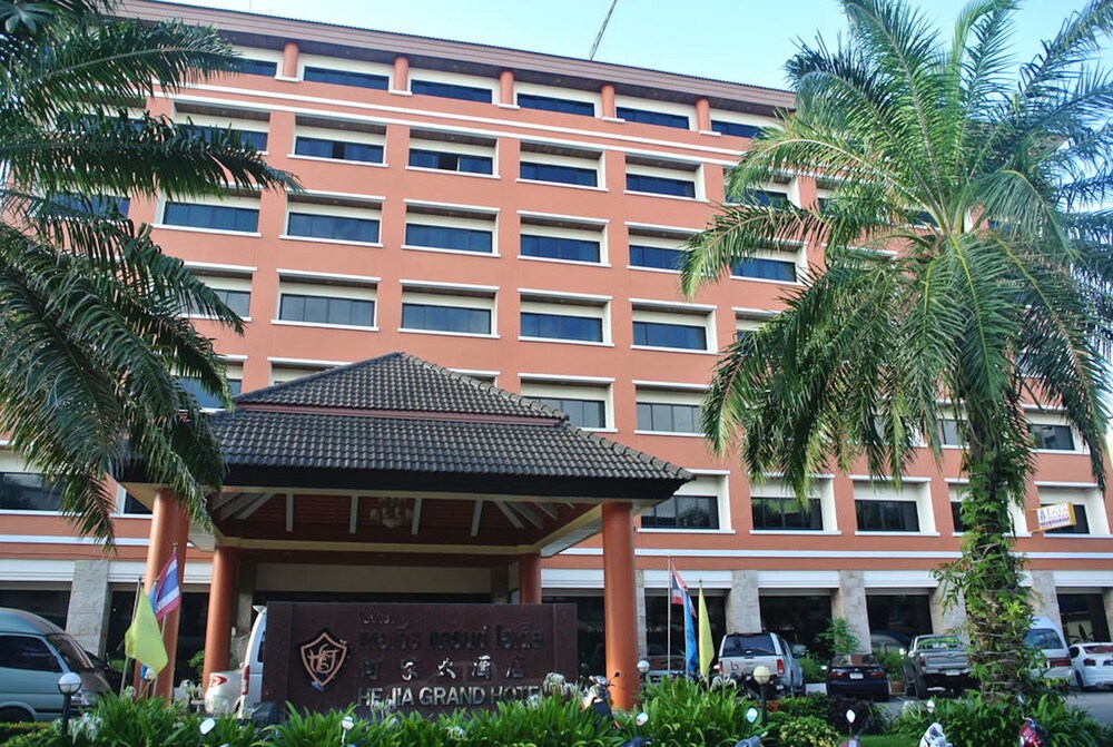 He Jia Grand Hotel — hotel in Sadao