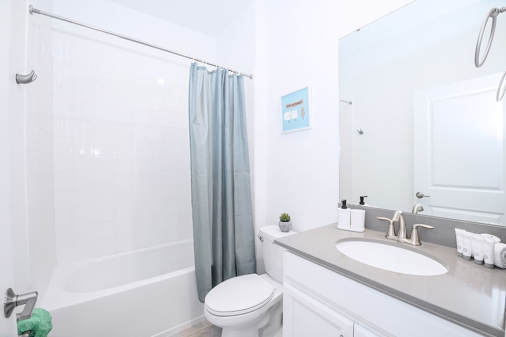 Bright & Airy 5BR Resort Home with Pool - photo 41