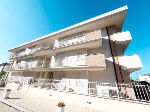 Appartamento Indie Fronte Mare Rif A784 — 4-Star Luxury Hotel in Cupra Marittima, Italy