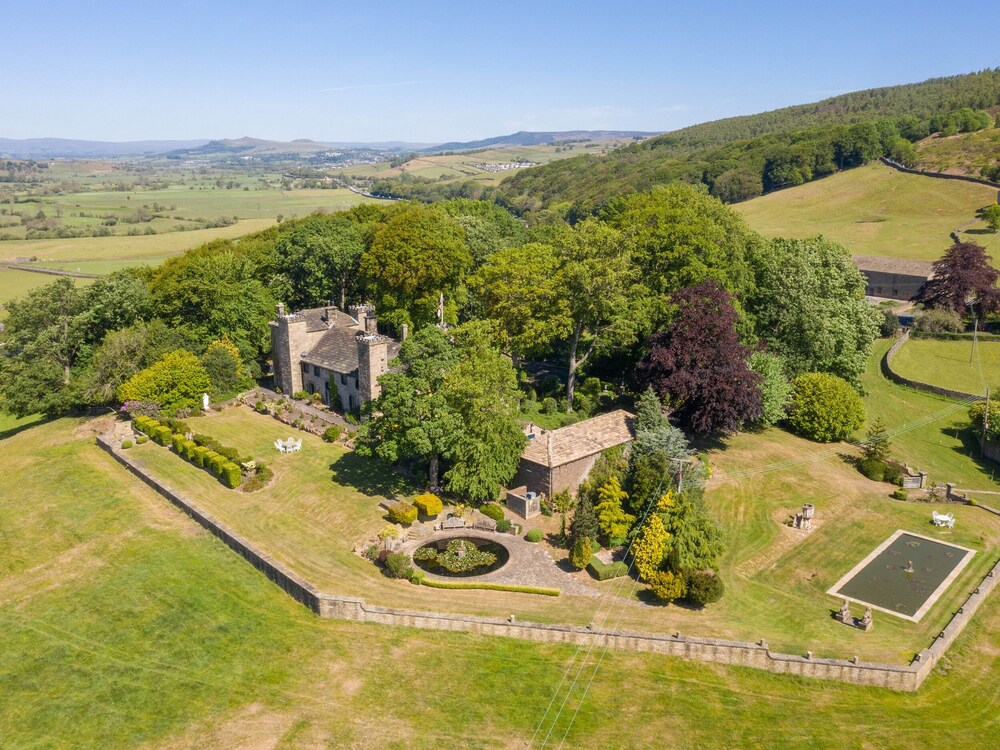 Fernhill Castle — 4-Star Luxury Hotel in Keighley, United Kingdom
