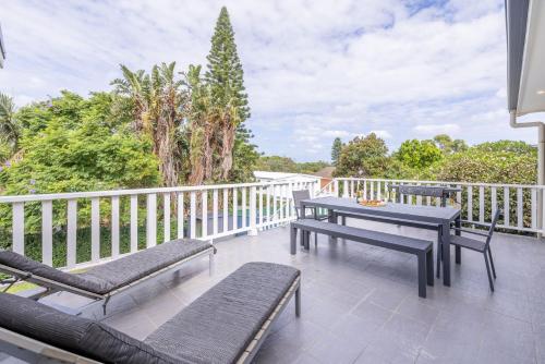 Fingal on Whitesands 1 12 Whitesands Road all on ground level with air con wifi and boat parking — 4-Star Luxury Hotel in Fingal Bay, Australia