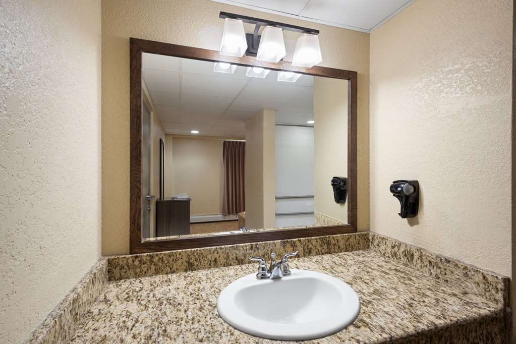 Days Inn & Suites by Wyndham Bozeman - photo 17