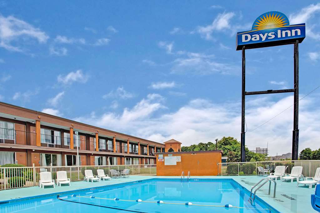 Days Inn by Wyndham Benson - photo 11