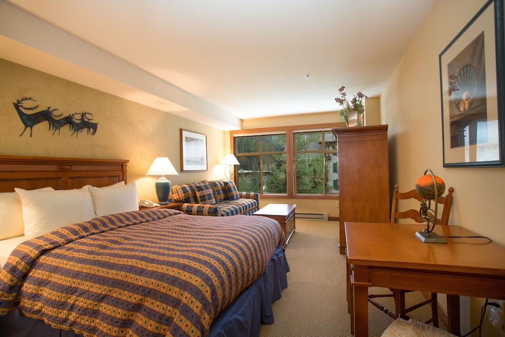 3309b Queen Standard Powderhorn Lodge 1 Bedroom Hotel Room By Redawning — Mount Carmel