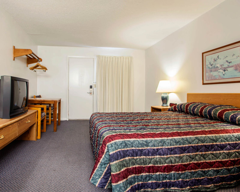 Econo Lodge West Liberty - photo 7