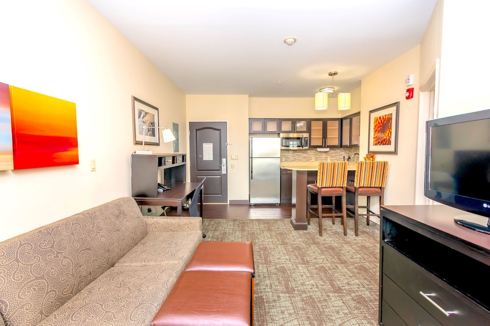 Staybridge Suites Houston IAH Beltway 8 by IHG - photo 8