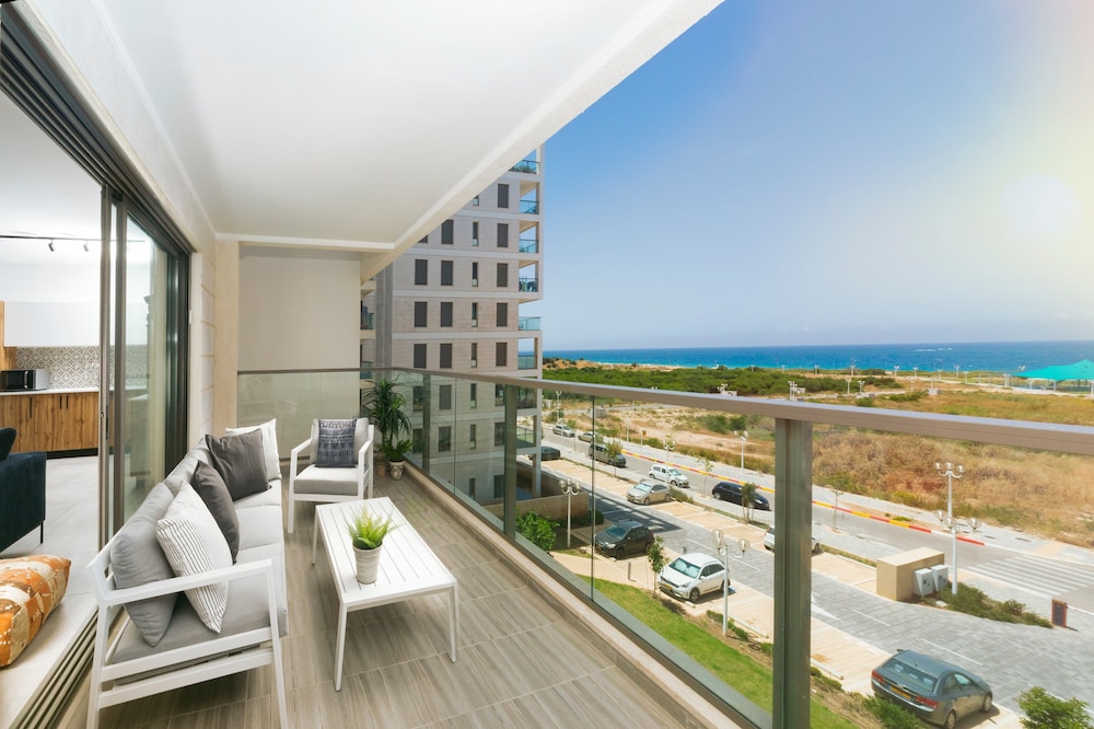 AmazingApartment W Views of Achziv Beach — 4-Star Luxury Hotel in Nahariyya, Israel