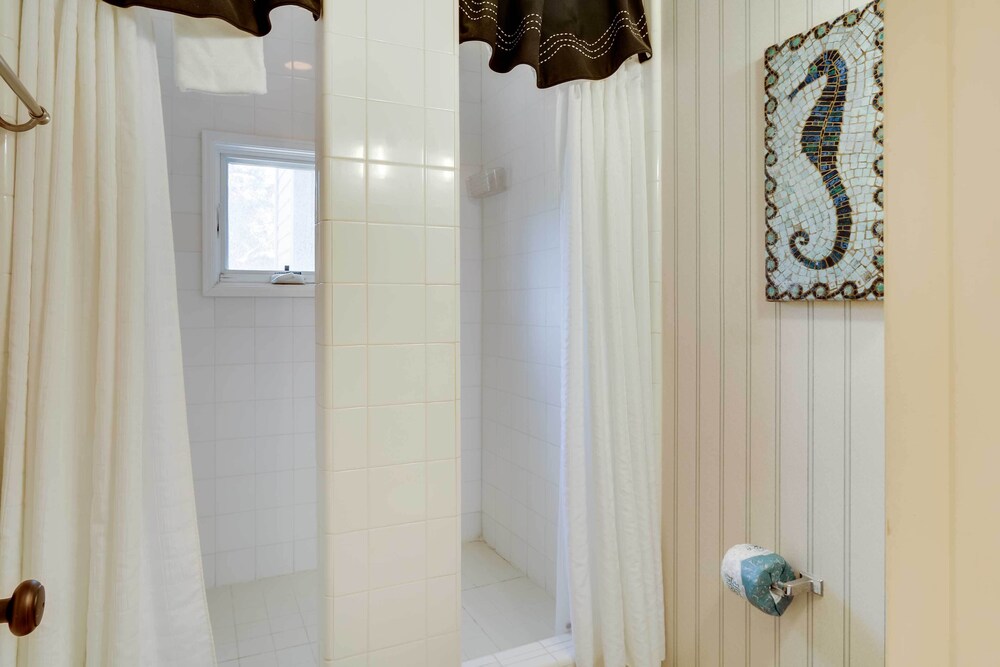 Hilton Head Resort Condo w Pool Access - photo 15