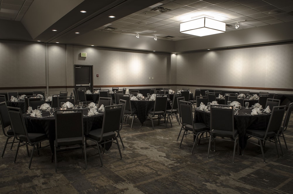 Holiday Inn Fargo by IHG - photo 73