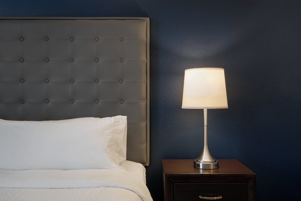 Garner Hotel Topeka West by IHG - photo 6