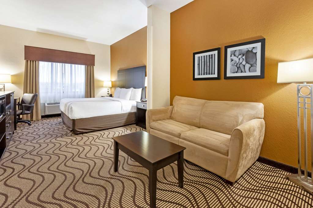 La Quinta Inn & Suites by Wyndham South Bend - photo 30