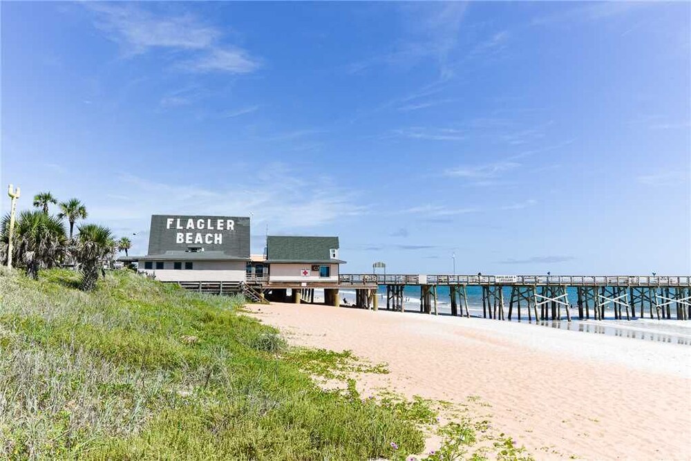 Island Retreat Upper B Ocean Front 2 Bedrooms Sleeps 6 - photo 12