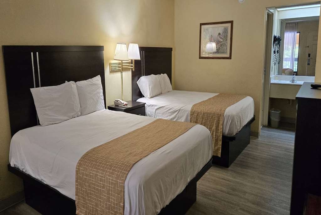 Travelodge by Wyndham Knoxville East - photo 23