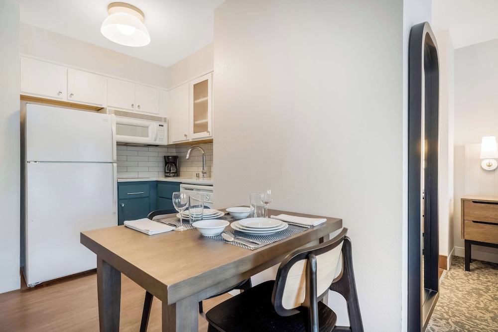 Sonesta ES Suites Portland Vancouver 41st Street - photo 13