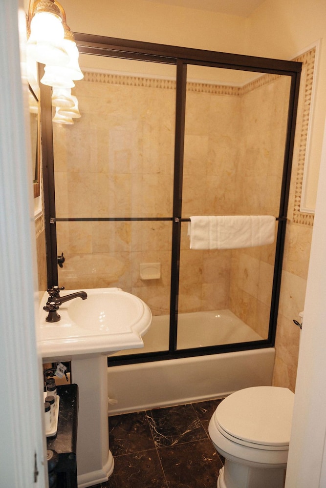 Kenmore Inn - photo 47