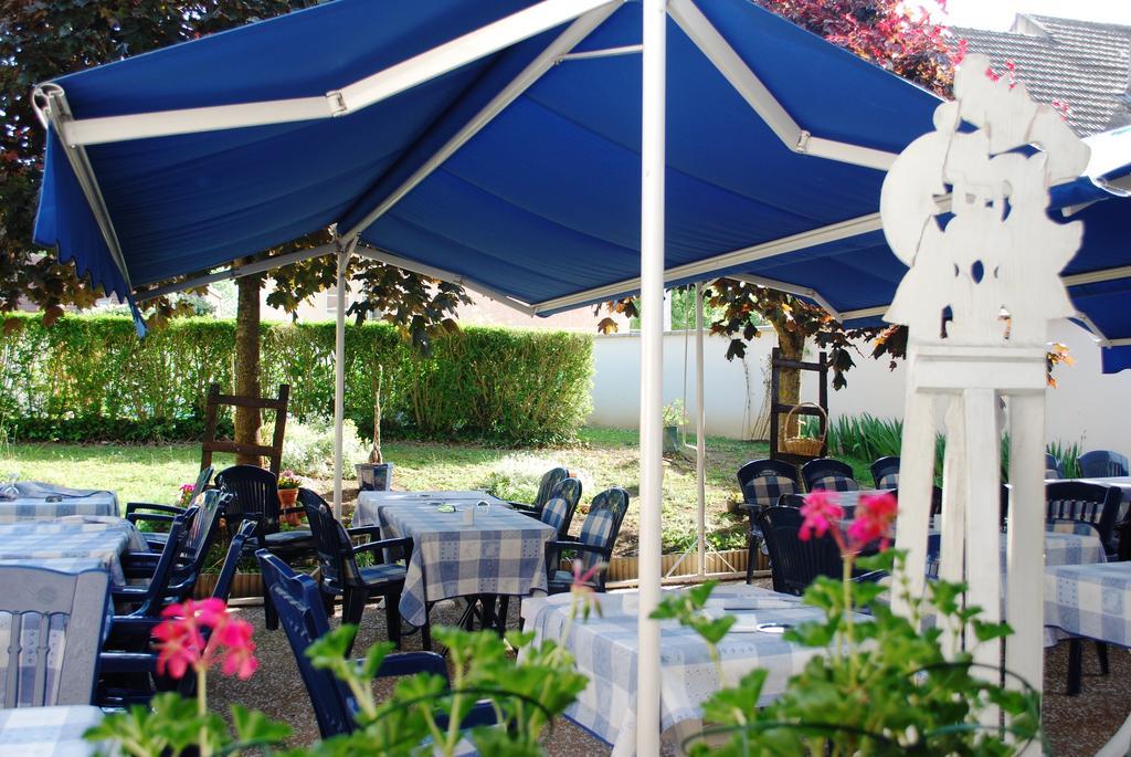 Logis Hôtel Fernoux Coutenet in Dole, France