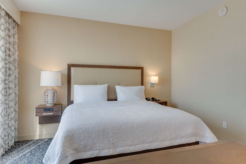 Hampton Inn & Suites Los Angeles Glendale - photo 25