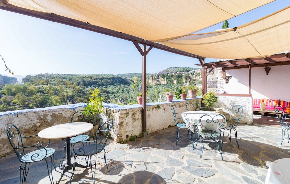 La Seguiriya — Alhama De Granada