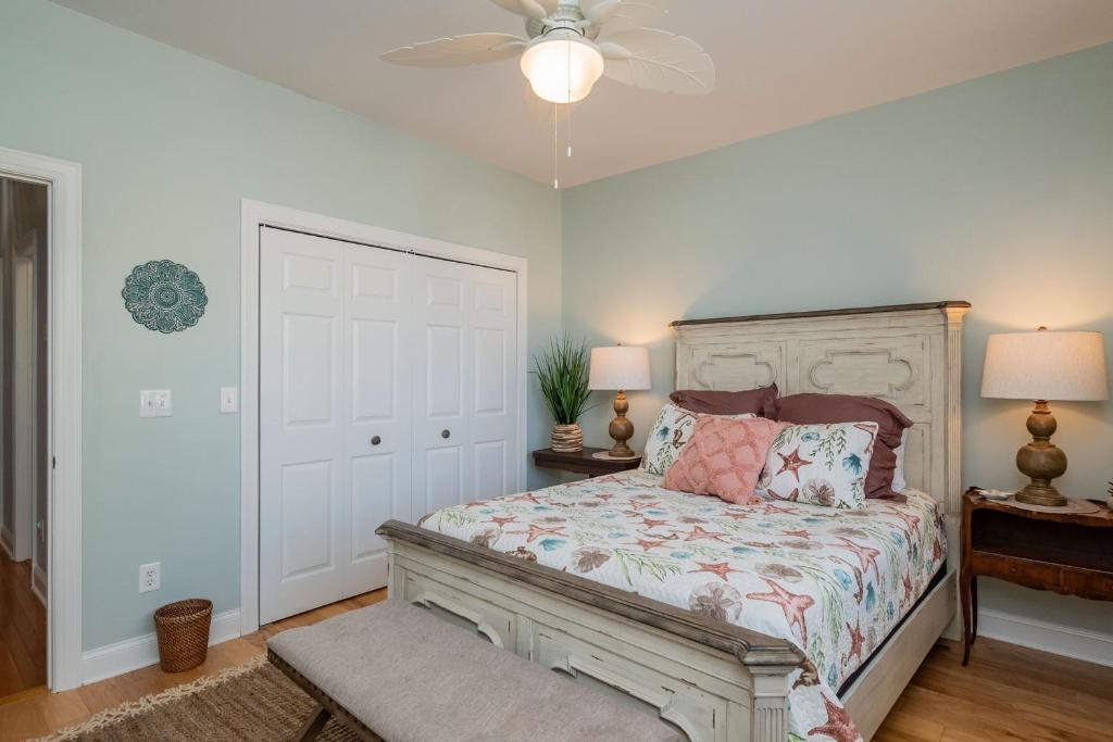 The Sassy Seahorse by Oak Island Accommodations - photo 29