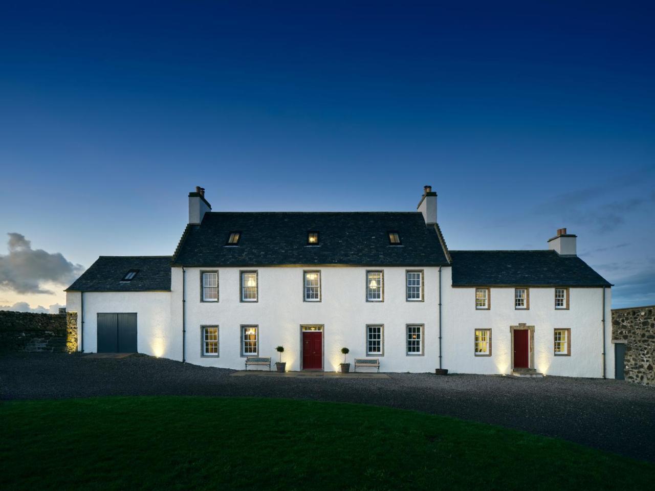 Monkstadt 1745 Restaurant with Rooms — 5-Star Luxury Hotel in Portree, United Kingdom