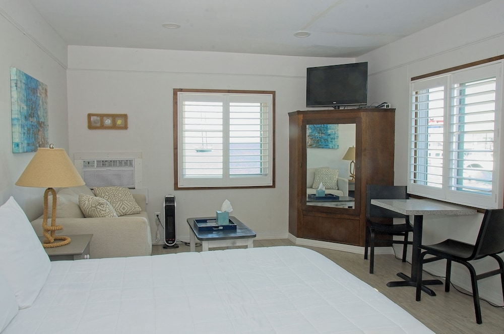 Vineyard Harbor Motel Private Beach - photo 160