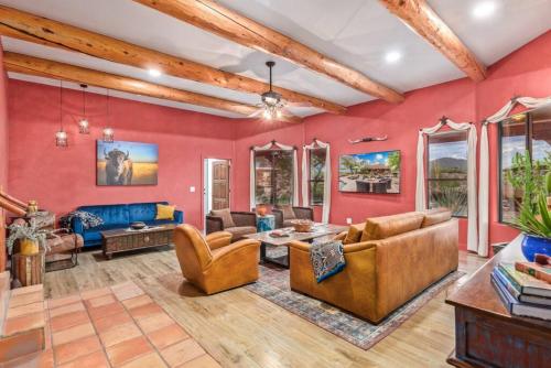 Stunning Secluded Ranch Sleeps 8 Pool and Jacuzzi — 4-Star Luxury Hotel in Fountain Hills, United States