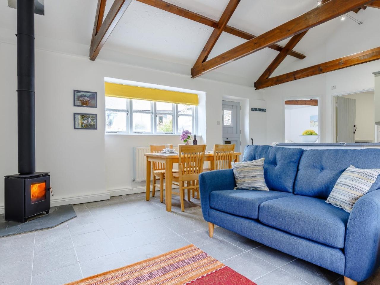2 Bed in Lower Treluswell 78621 — Penryn — photo 3