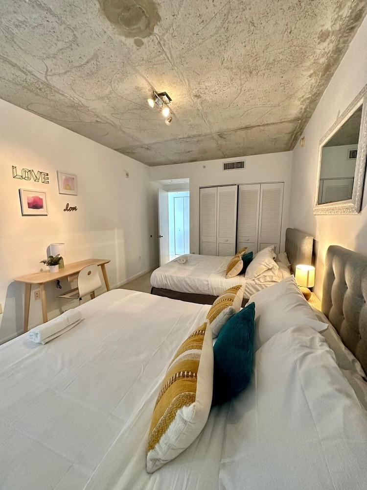 Beautiful Family Condo Enjoy Miami — 4-Star Luxury Hotel in Miami, United States