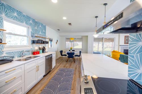 Luxury 4BR Oasis with Pool Hot Tub & Game Room — Cedar Park — photo 4