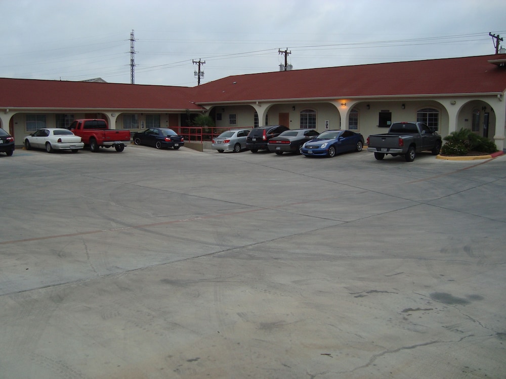Winnquest Inn Near Ft. Sam Houston - photo 34