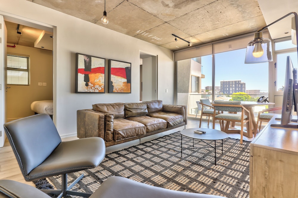 Luxury Family Apartment With Balcony