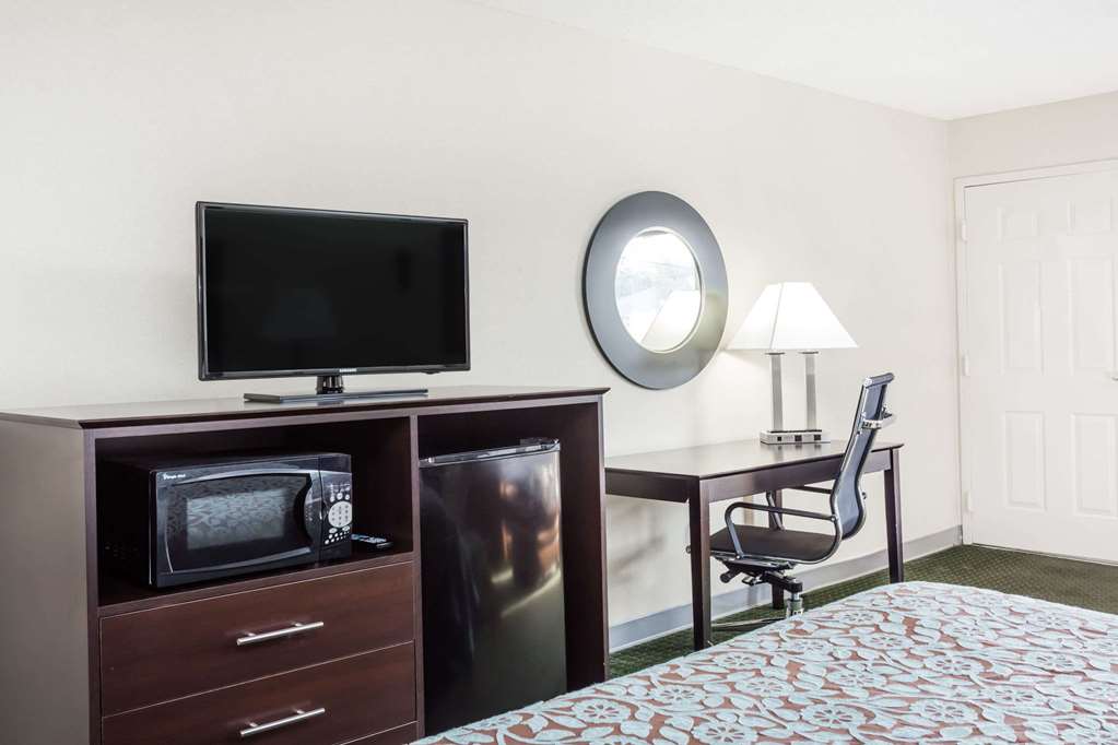 Days Inn by Wyndham Hendersonville - photo 13